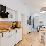 Dom Wakacyjny Z Jacuzzi Na Wylacznosc Do 16 Osob W Centrum Zatora Blisko Energylandii Ferienhaus