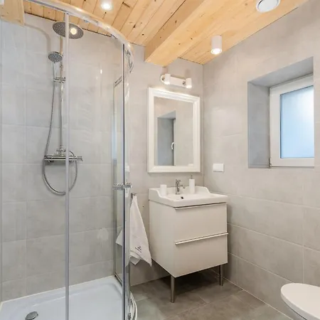 Casa vacanze Z Jacuzzi Na Wylacznosc Do 16 Osob W Centrum Zatora Blisko Energylandii Zator