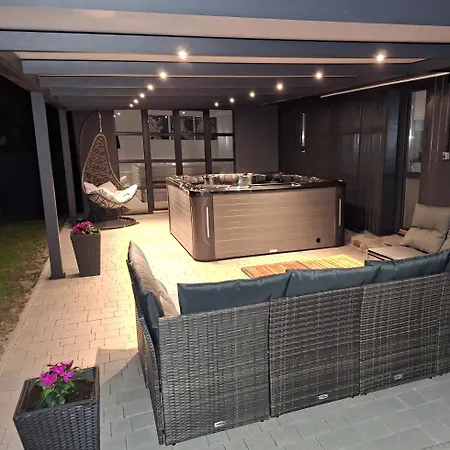 Z Jacuzzi Na Wylacznosc Do 16 Osob W Centrum Zatora Blisko Energylandii Zator