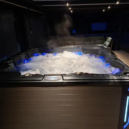 Z Jacuzzi Na Wylacznosc Do 16 Osob W Centrum Zatora Blisko Energylandii Casa vacanze Zator