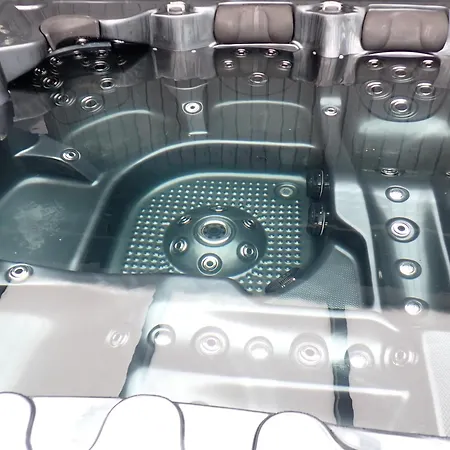 Z Jacuzzi Na Wylacznosc Do 16 Osob W Centrum Zatora Blisko Energylandii *